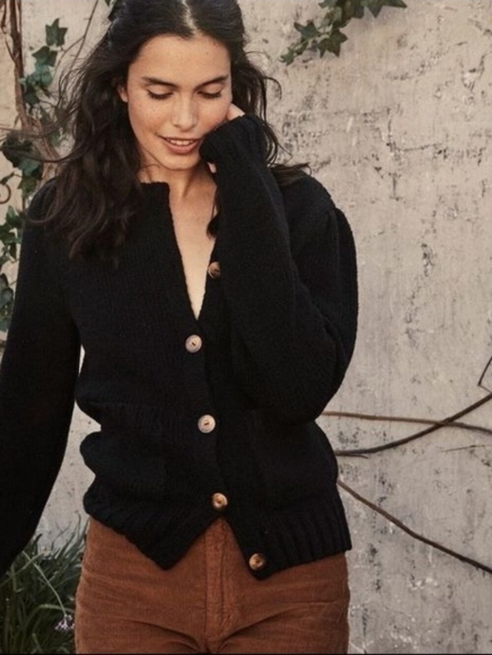 Doen ridge wool cardigan in black , small pockets sweater